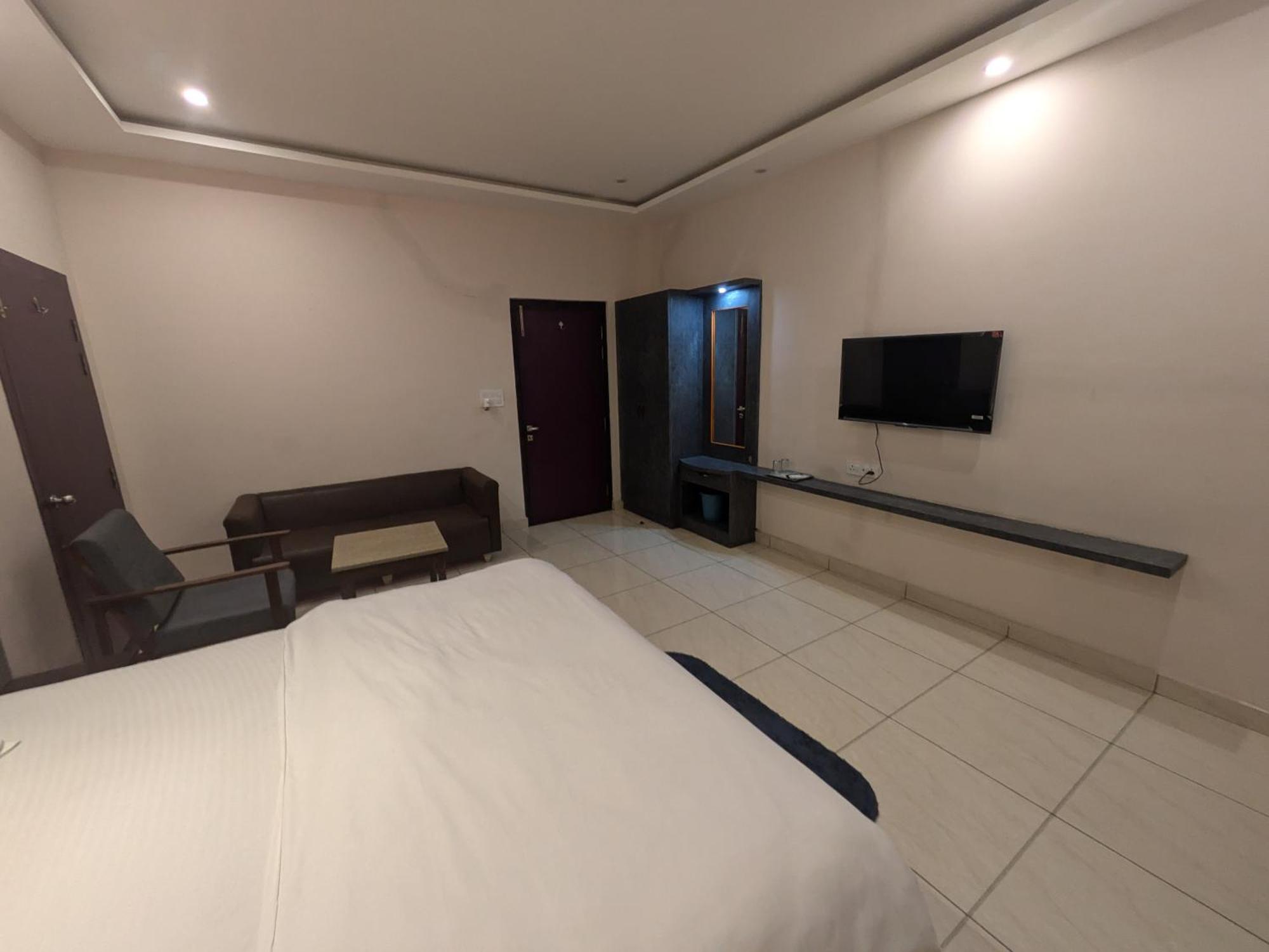 Hotel Kishori Vatika Ramnagar  Zewnętrze zdjęcie